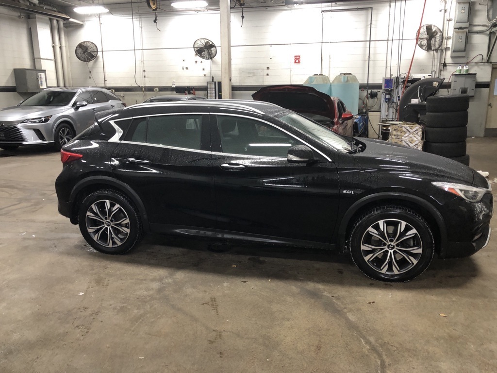 2017 INFINITI QX30 Premium 5