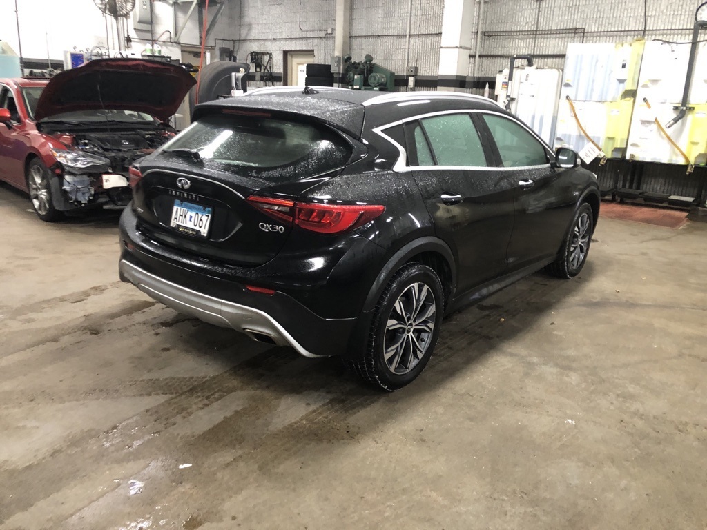 2017 INFINITI QX30 Premium 6