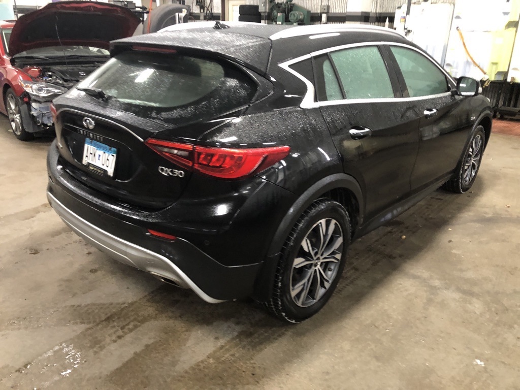 2017 INFINITI QX30 Premium 7