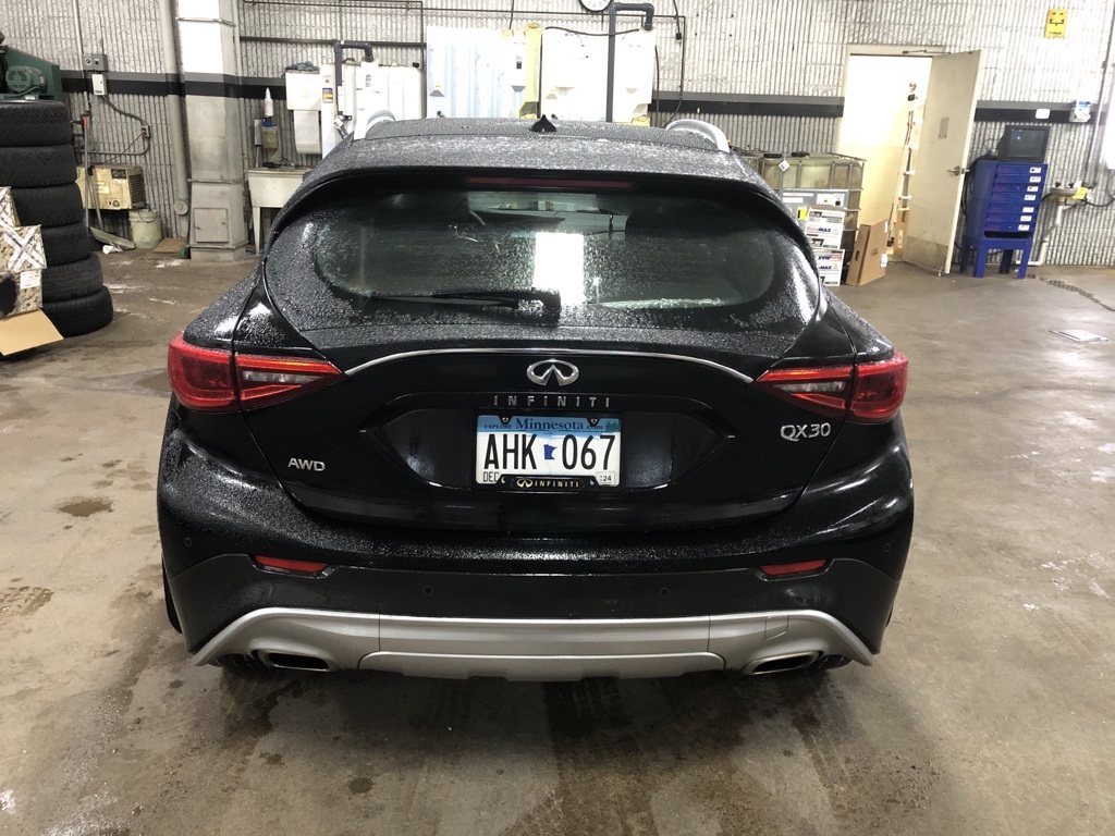 2017 INFINITI QX30 Premium 11