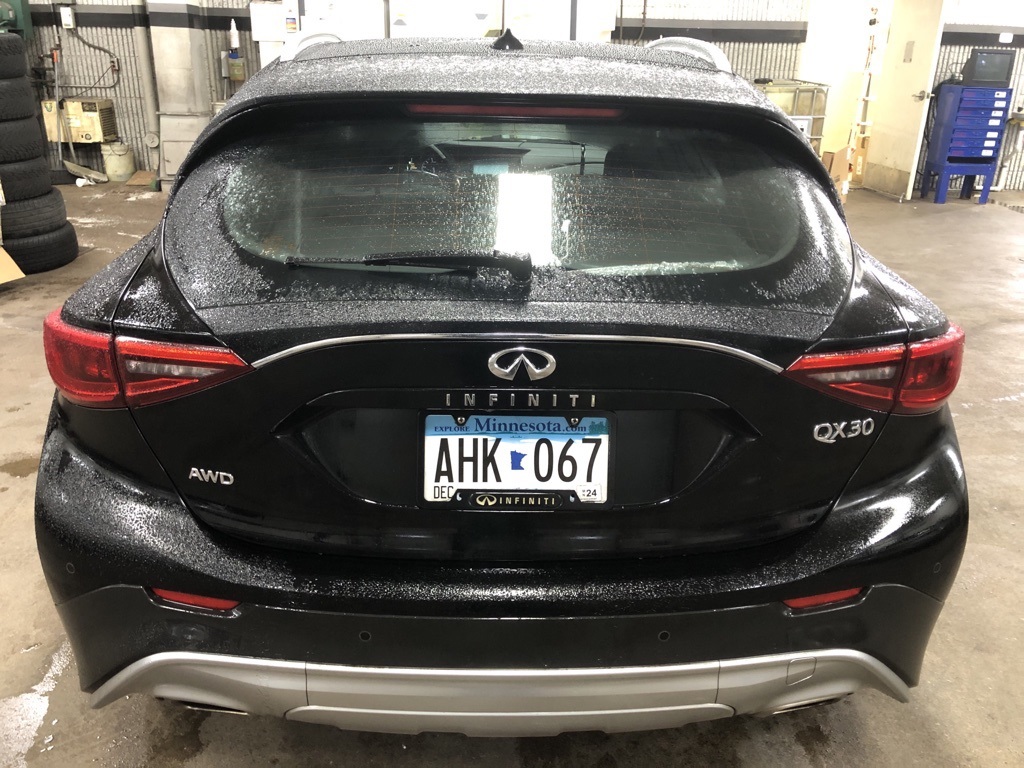 2017 INFINITI QX30 Premium 12