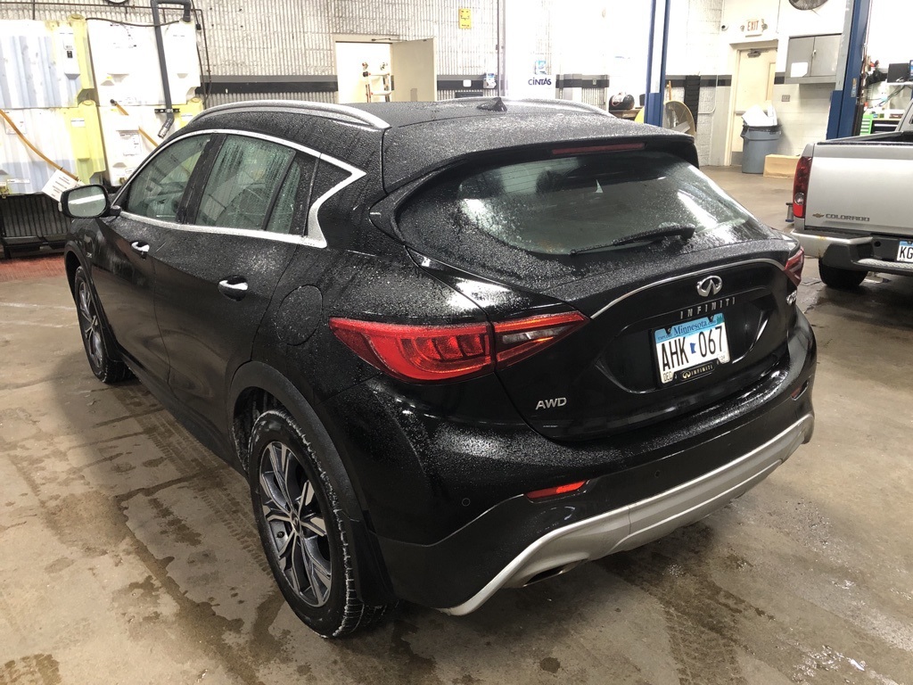 2017 INFINITI QX30 Premium 13