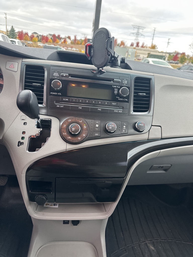 2011 Toyota Sienna Base 24