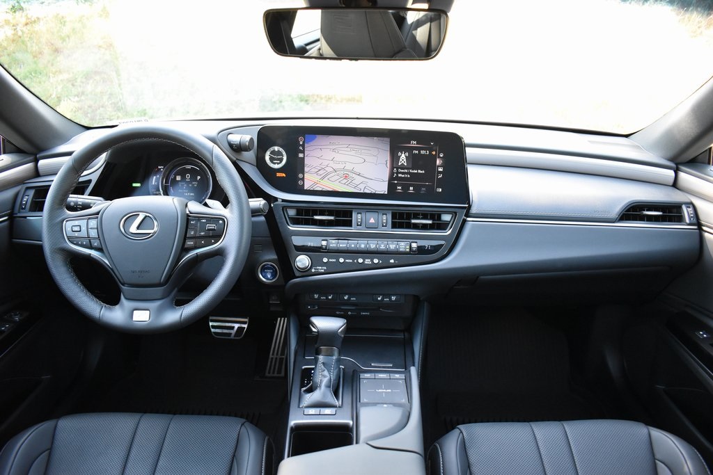 2022 Lexus ES 300h 9