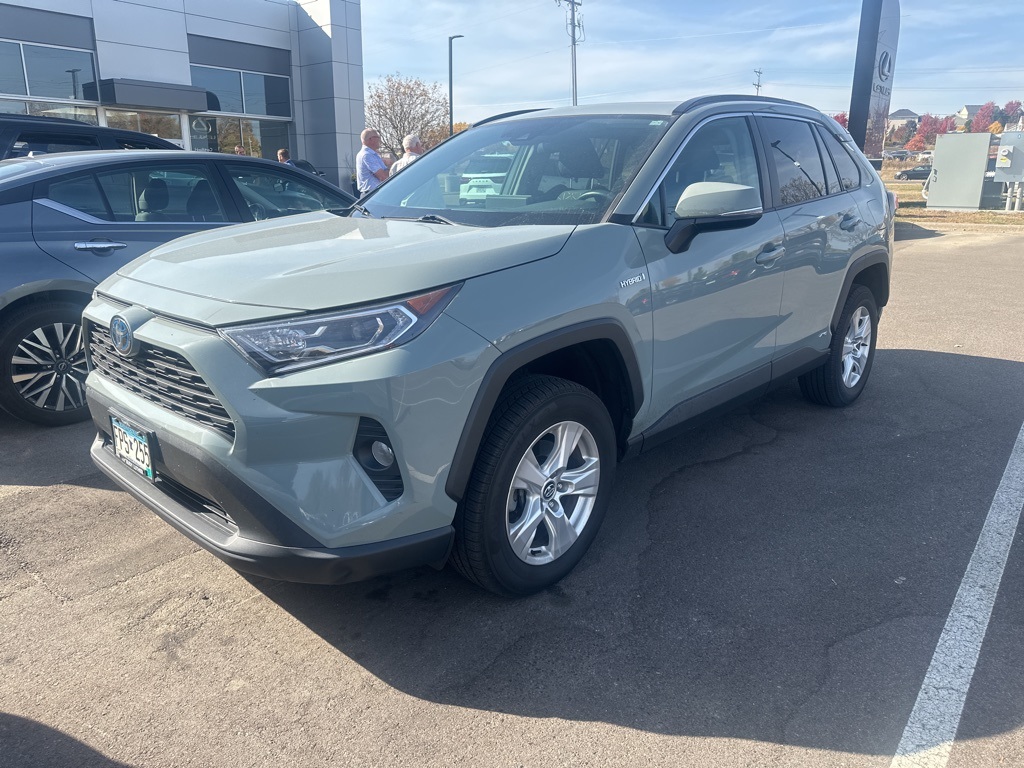 2021 Toyota RAV4 Hybrid XLE 3