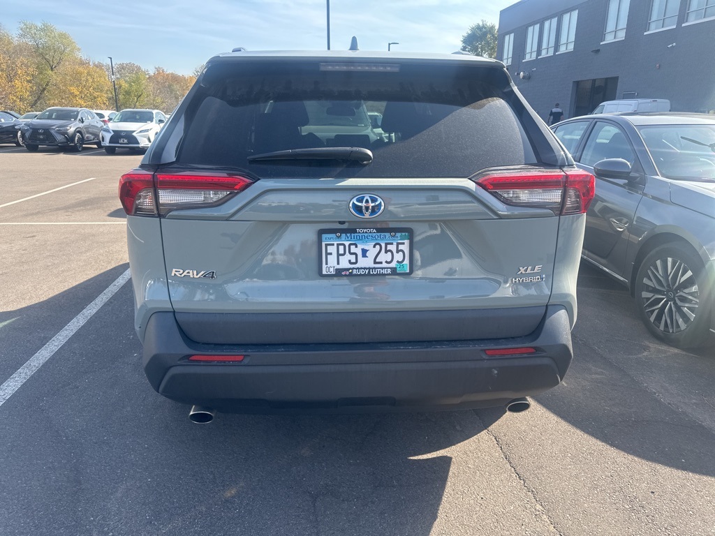 2021 Toyota RAV4 Hybrid XLE 6