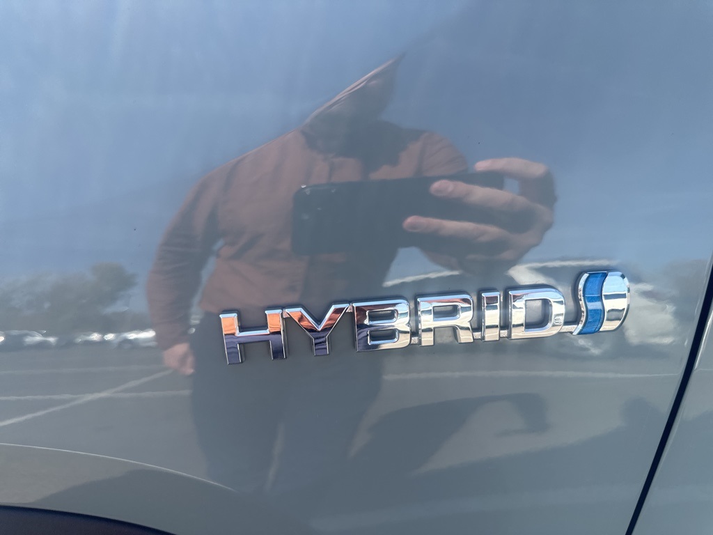 2021 Toyota RAV4 Hybrid XLE 26