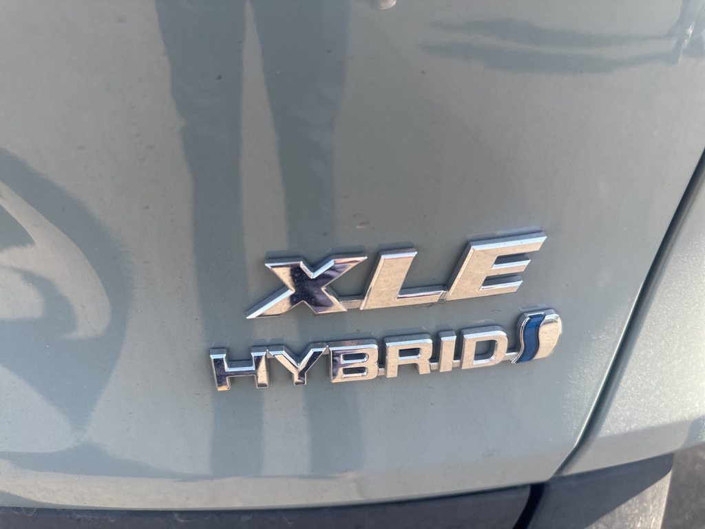 2021 Toyota RAV4 Hybrid XLE 27