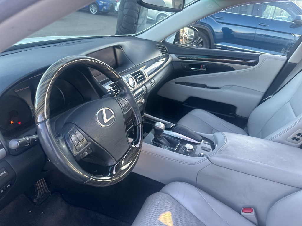 2013 Lexus LS 460 23