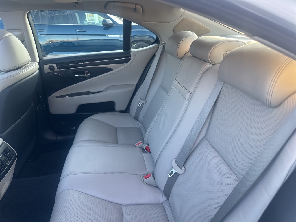 2013 Lexus LS 460 26