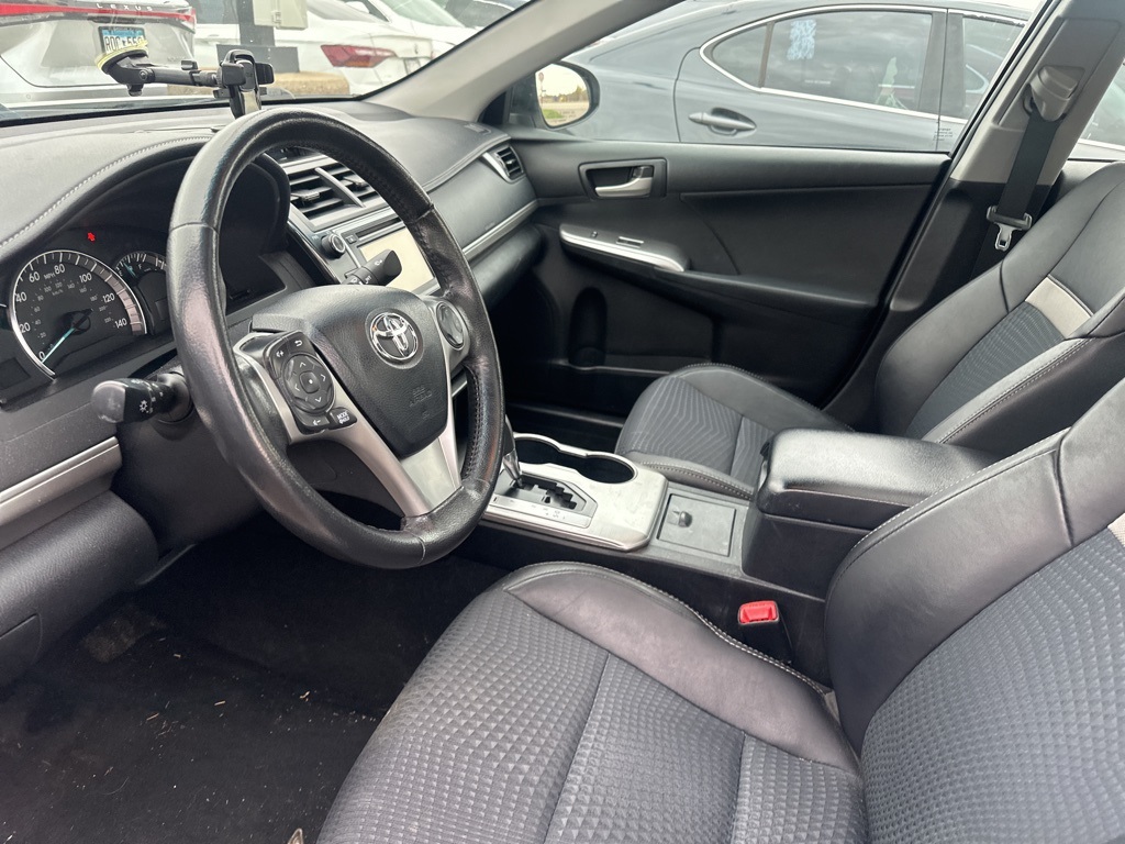 2012 Toyota Camry SE 21