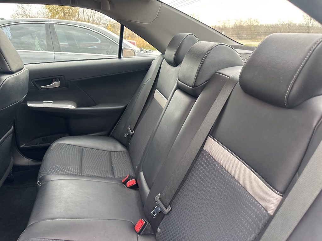 2012 Toyota Camry SE 26