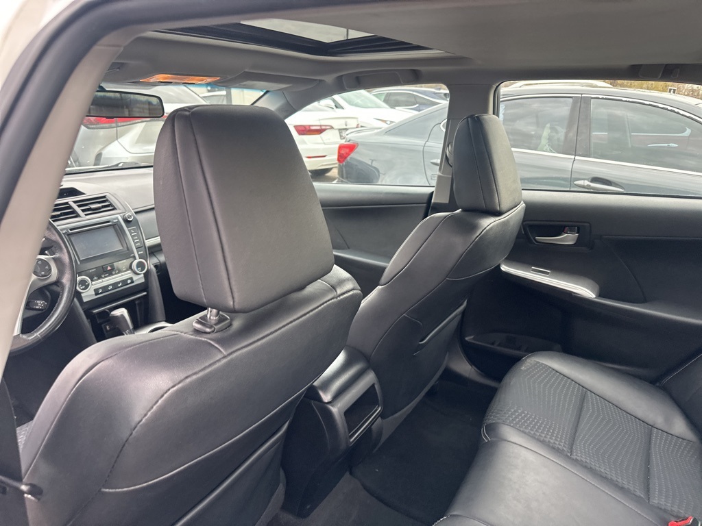 2012 Toyota Camry SE 27