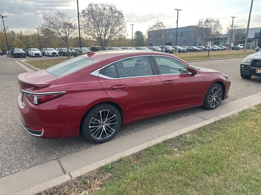 2024 Lexus ES 300h 16