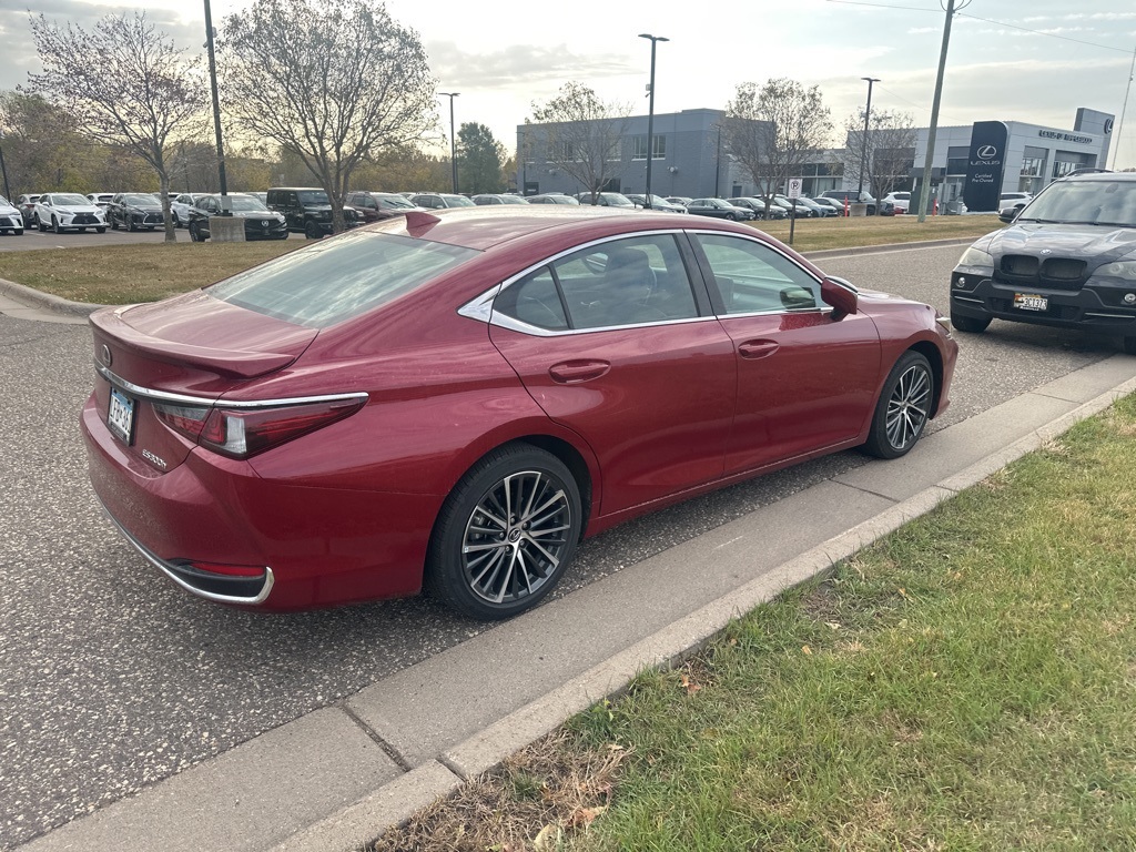 2024 Lexus ES 300h 17