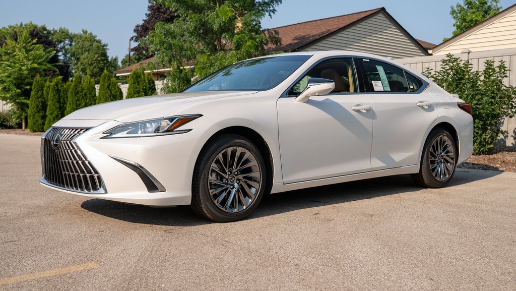 2025 Lexus ES 300h Luxury 3