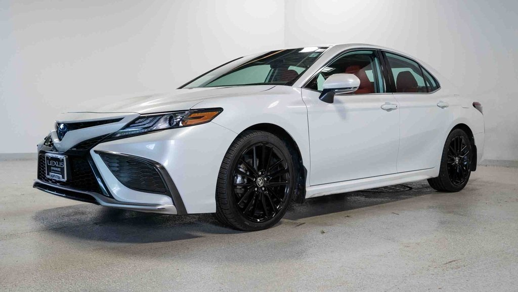 2022 Toyota Camry Hybrid XSE 3