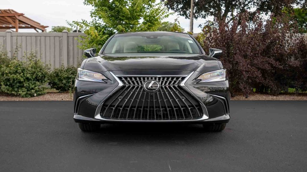 2025 Lexus ES 300h Ultra Luxury 2