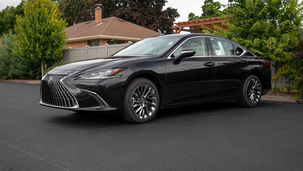 2025 Lexus ES 300h Ultra Luxury 3