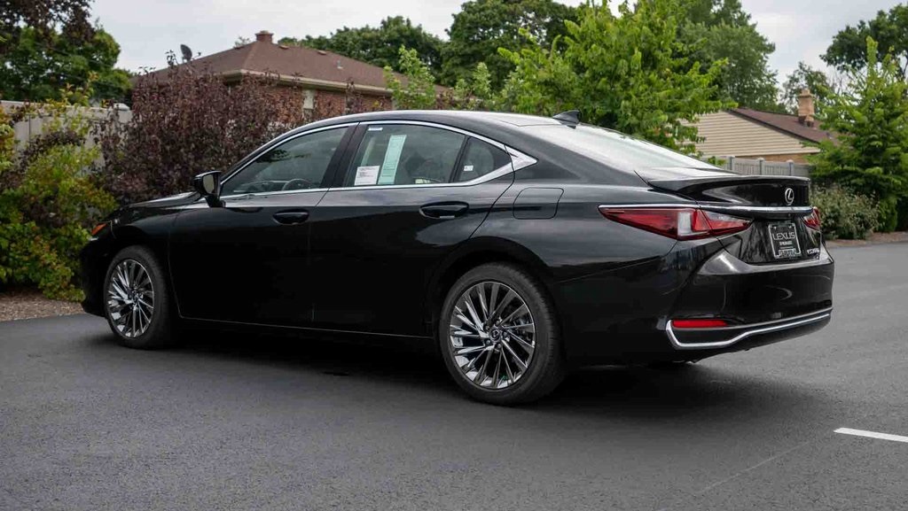 2025 Lexus ES 300h Ultra Luxury 4