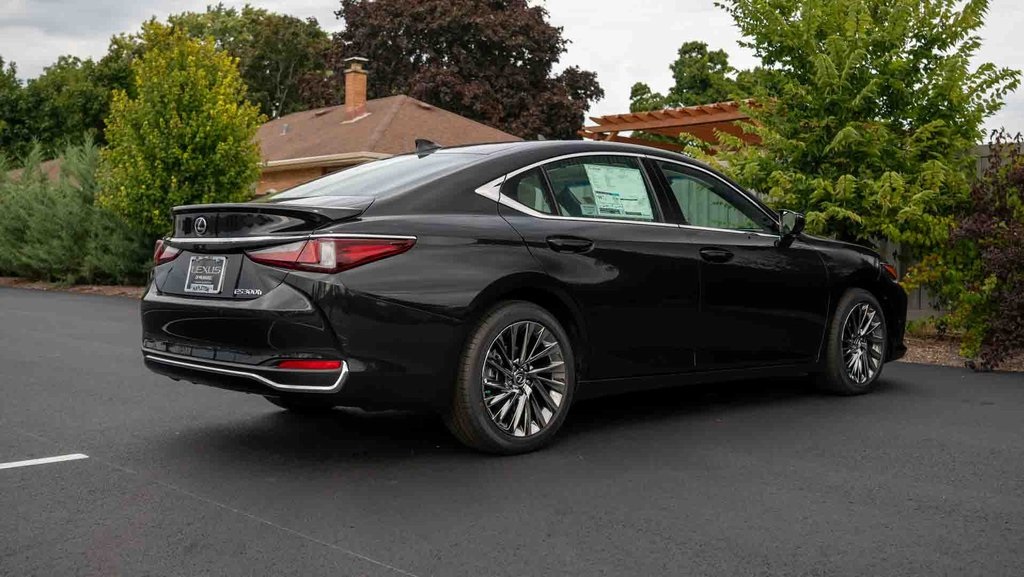 2025 Lexus ES 300h Ultra Luxury 6