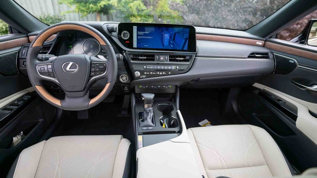 2025 Lexus ES 300h Ultra Luxury 10