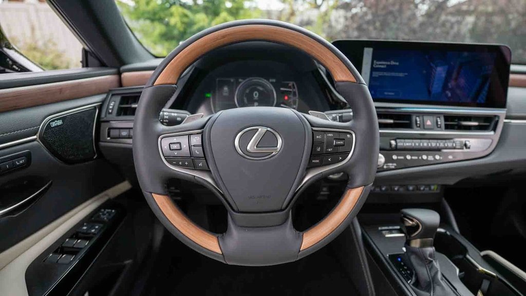 2025 Lexus ES 300h Ultra Luxury 26