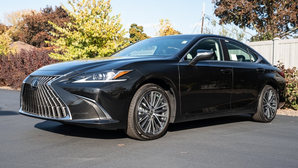 2025 Lexus ES 300h 3