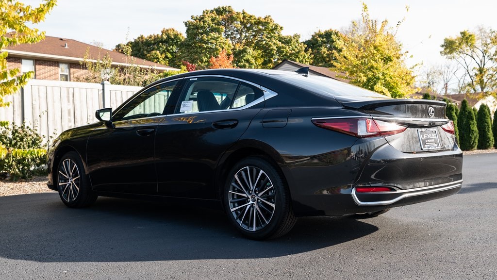 2025 Lexus ES 300h 4