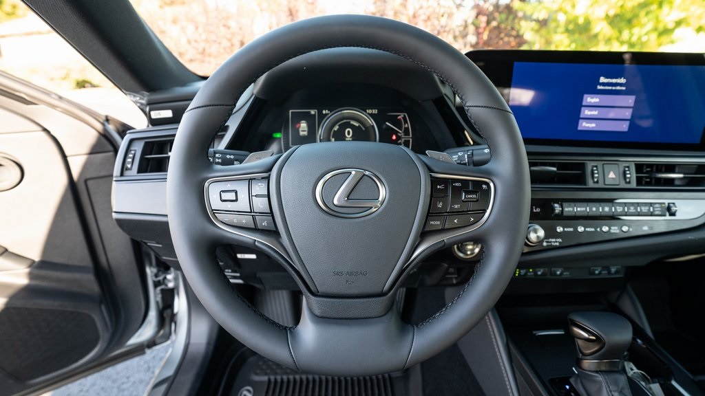 2025 Lexus ES 300h 12