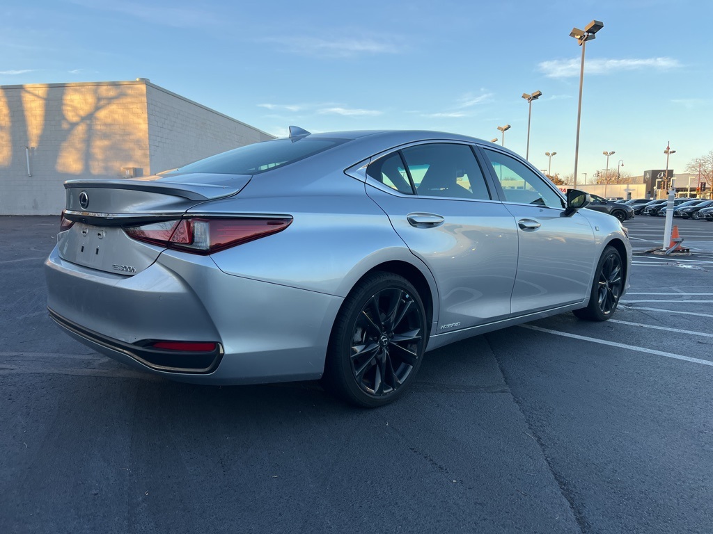 2022 Lexus ES 300h 7