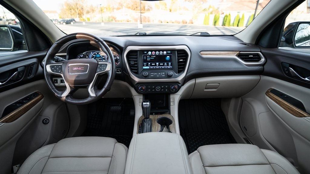 2017 GMC Acadia Denali 8