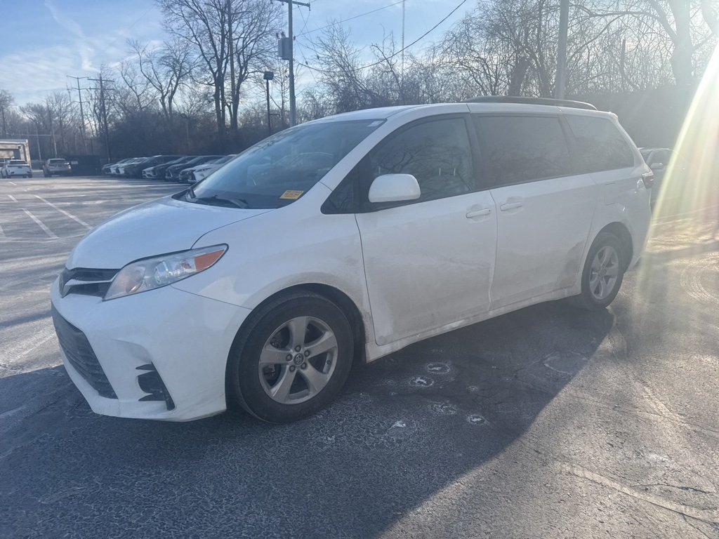 2018 Toyota Sienna LE 3