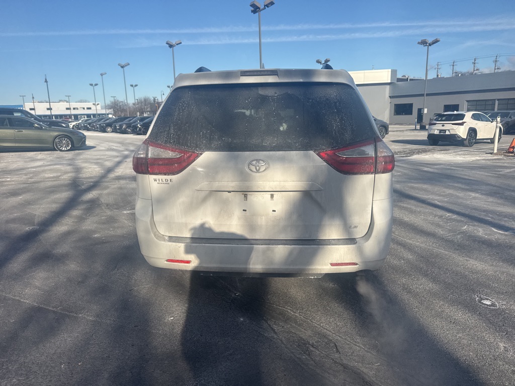 2018 Toyota Sienna LE 6