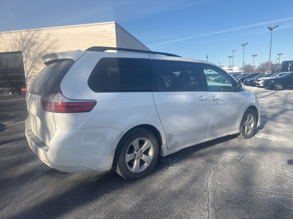 2018 Toyota Sienna LE 7