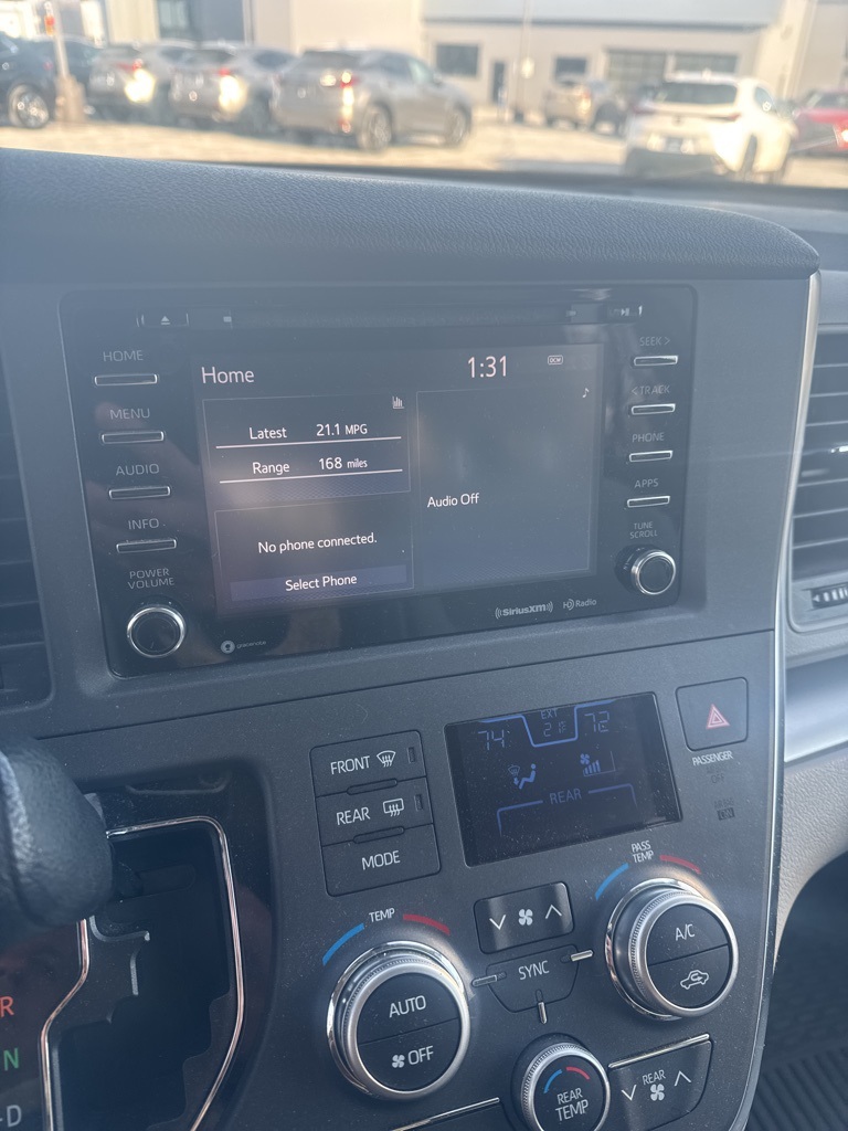 2018 Toyota Sienna LE 14