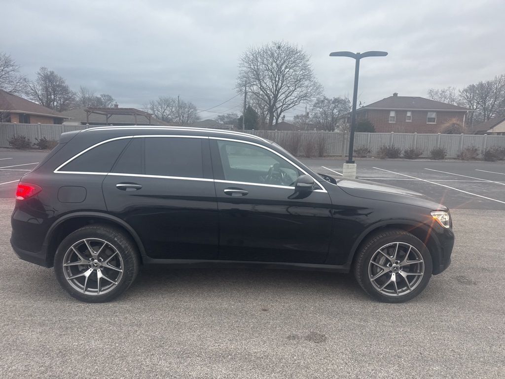 2022 Mercedes-Benz GLC GLC 300 8