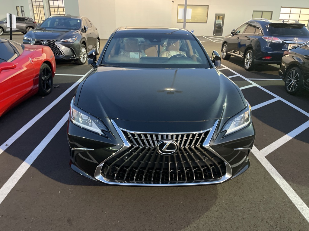 2025 Lexus ES 300h 2