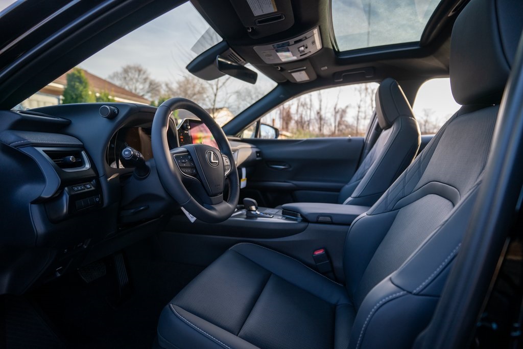 2025 Lexus UX 300h F SPORT Design 9