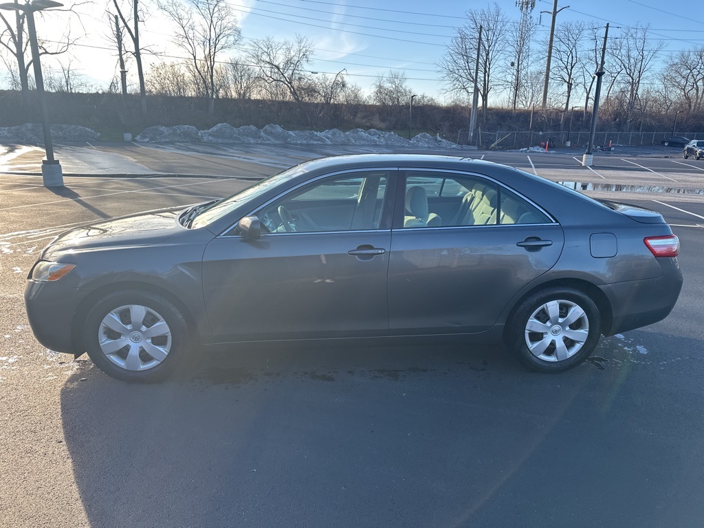 2009 Toyota Camry LE 4