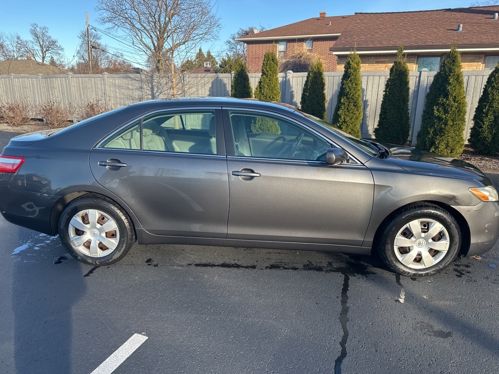 2009 Toyota Camry LE 8