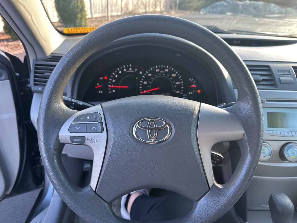 2009 Toyota Camry LE 18