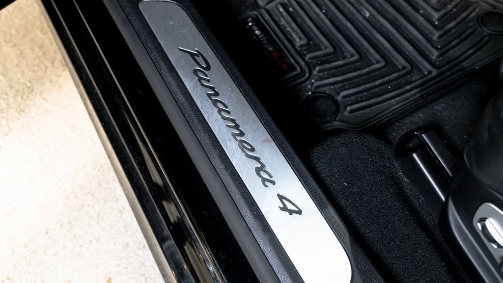 2014 Porsche Panamera 4 15