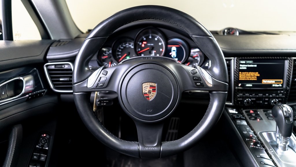 2014 Porsche Panamera 4 26