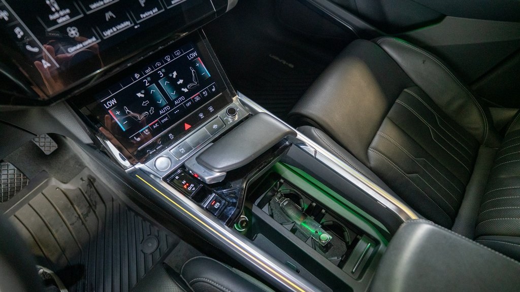 2019 Audi e-tron Prestige 18
