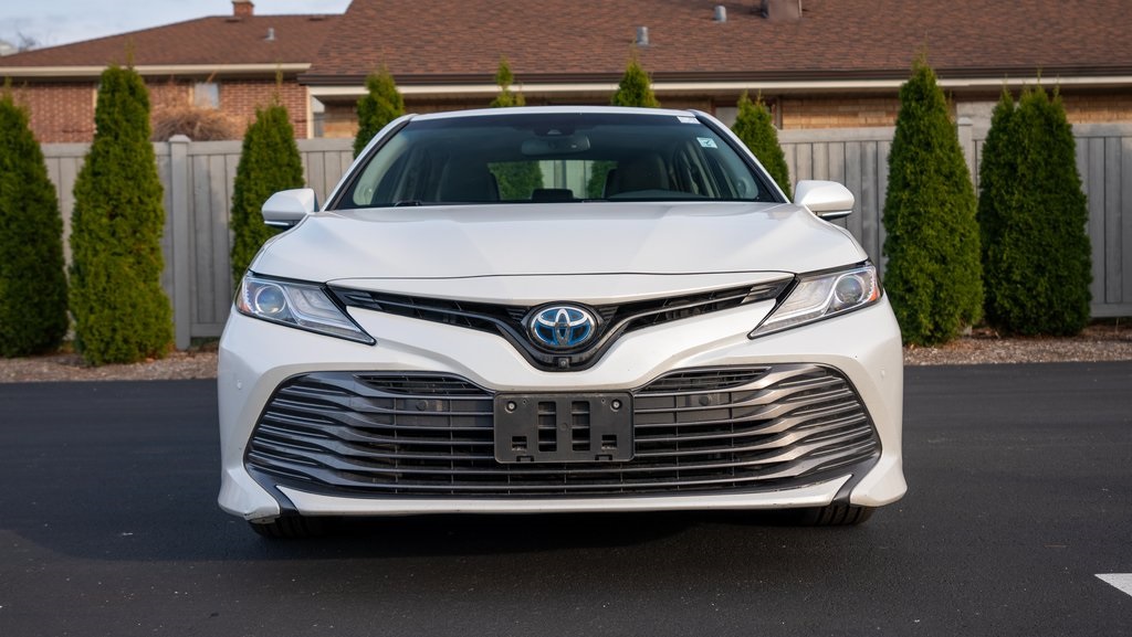 2018 Toyota Camry Hybrid XLE 2