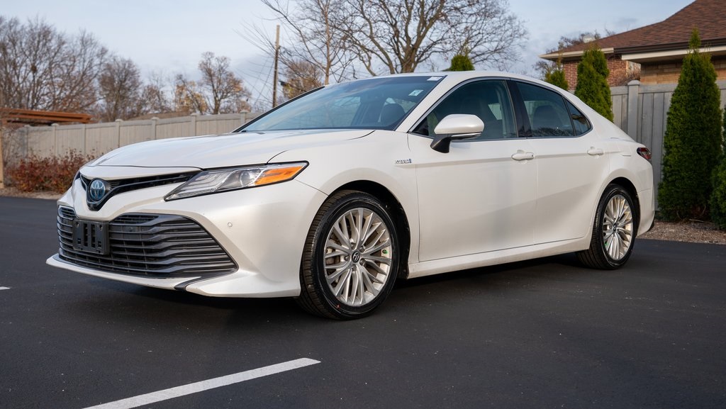 2018 Toyota Camry Hybrid XLE 3