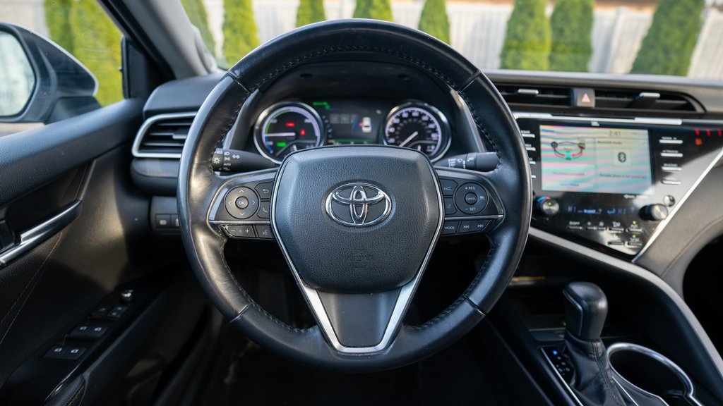 2018 Toyota Camry Hybrid XLE 23