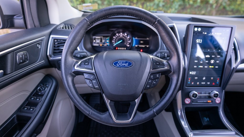 2022 Ford Edge Titanium 22