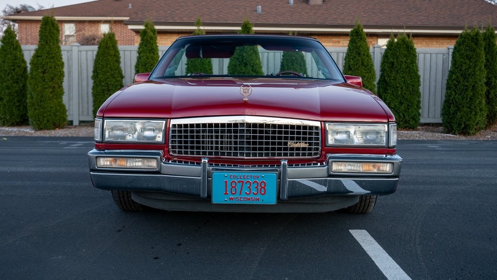 1989 Cadillac DeVille . 2